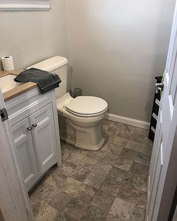 1/2 BATH