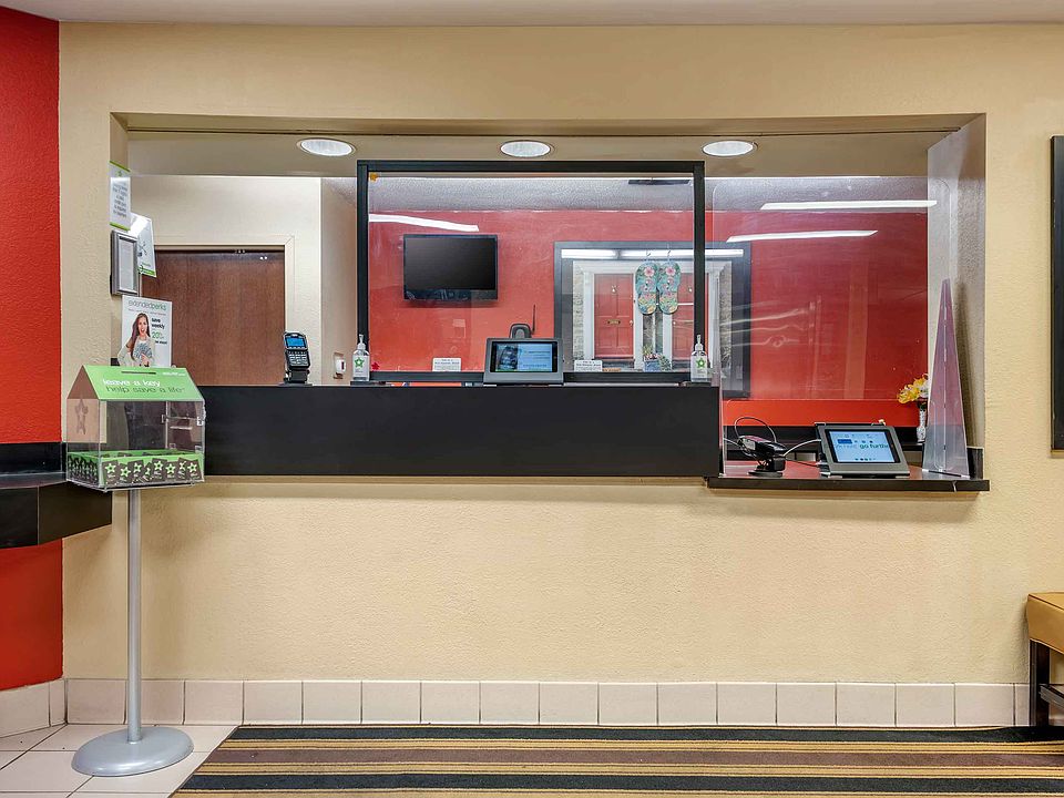 Lobby and Guest Check-in