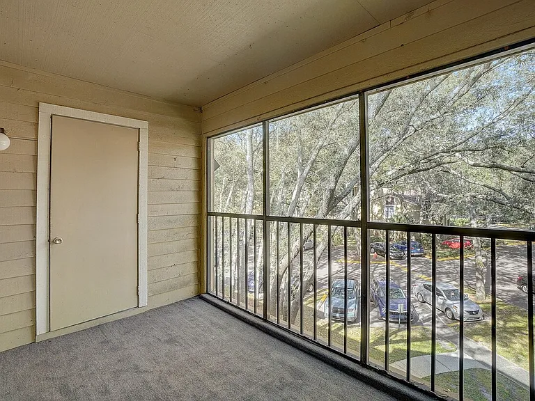 Hidden Palms Apartment Homes — Photo 9