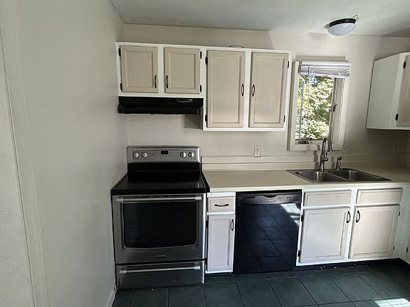 2nd image of 23A Brook St #23