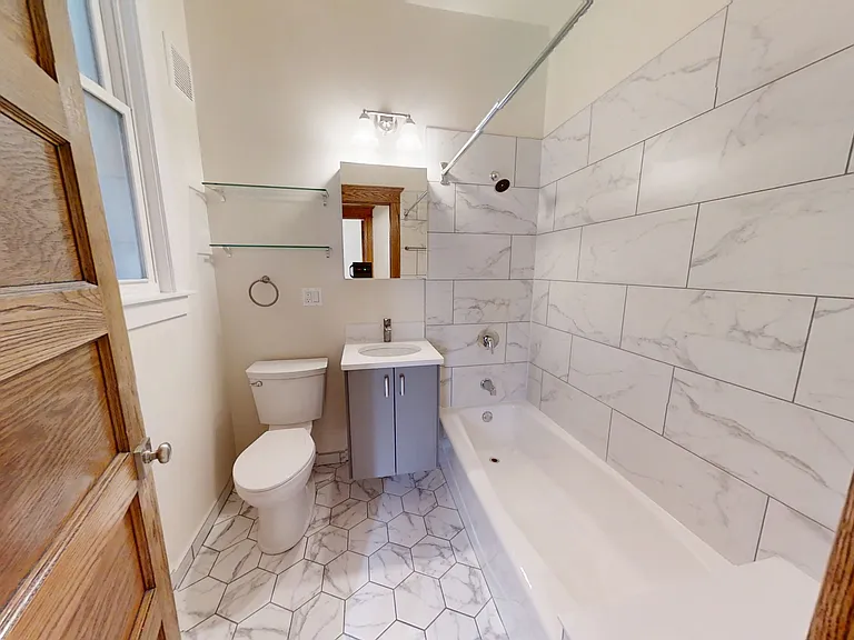 1443 W Belle Plaine Ave #2 — Photo 3