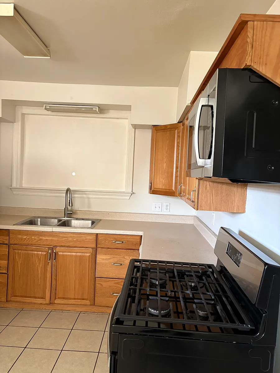 Building Photo - 2228 Riverland Dr #2228