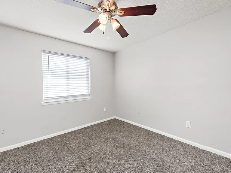 4141 Roanoke Rd — Photo 11