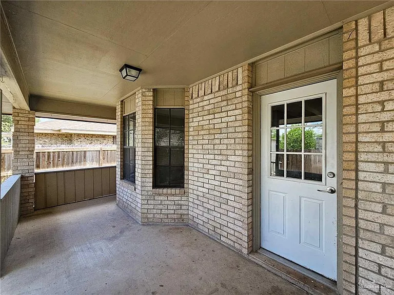 2208 Robin Ave W — Photo 23