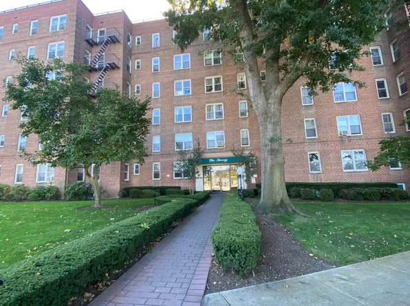 135-30 Grand Central Parkway South Sr image 1 of 1