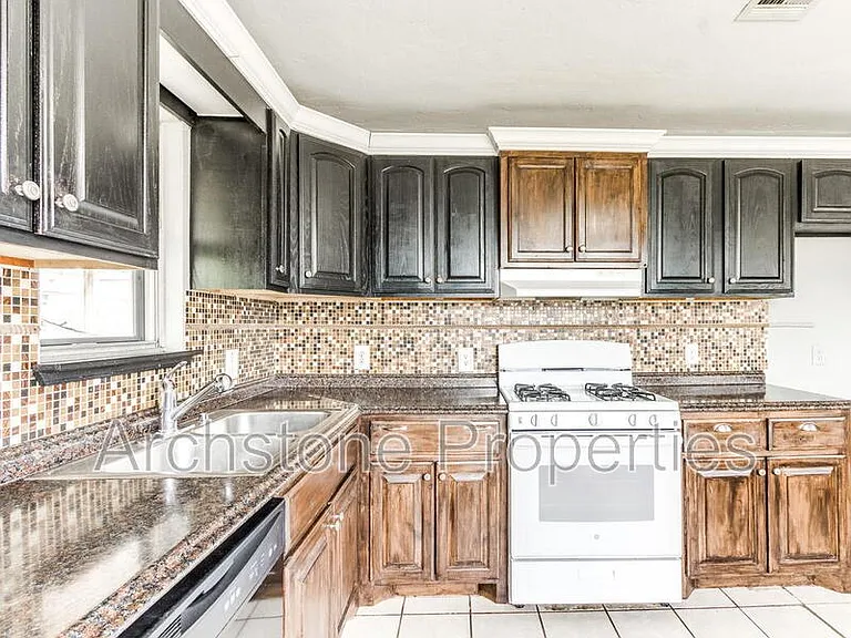 608 Holoway Dr — Photo 15