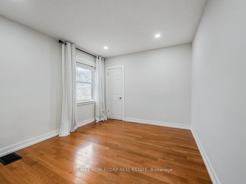 Toronto House for rent - 3 Bedrooms — photo 4