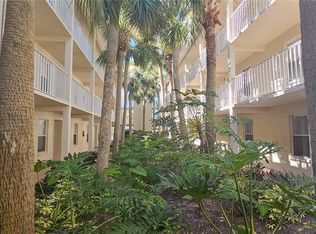 7294 Cloister Dr APT 8, Sarasota, FL 34231