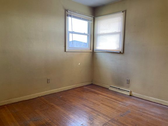 4th image of 3321 Ruston St NE