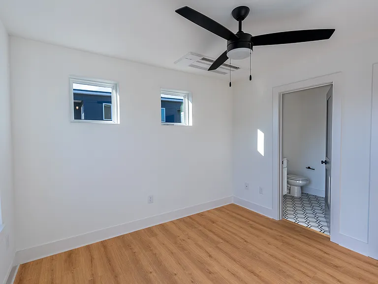 102 Duke St #1-8 — Photo 11