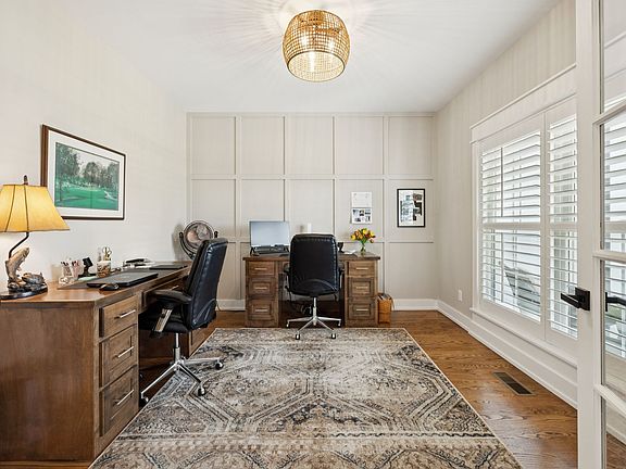 5th image of 1721 Martha Washington Way