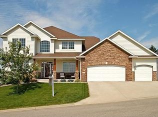 919 Golf View Ave, Zumbrota, MN 55992