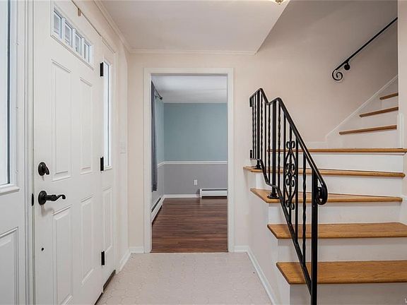 3rd image of 337 Robin Hill Dr