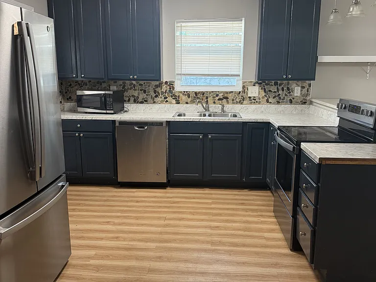 700 Mayflower Ave — Photo 4