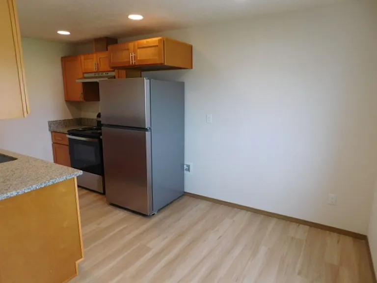 387-389 Clover St — Photo 6