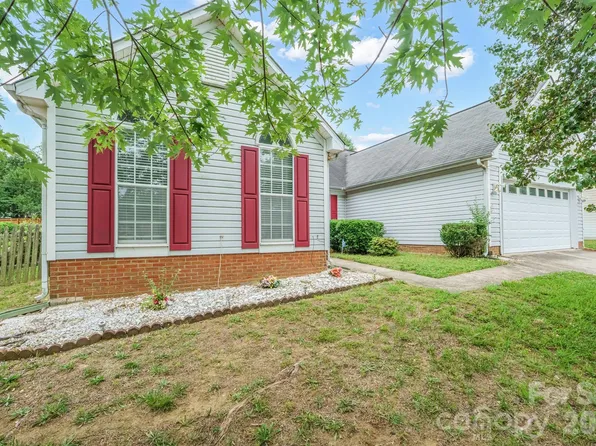 9426 Cantle Dr, Charlotte, NC 28216