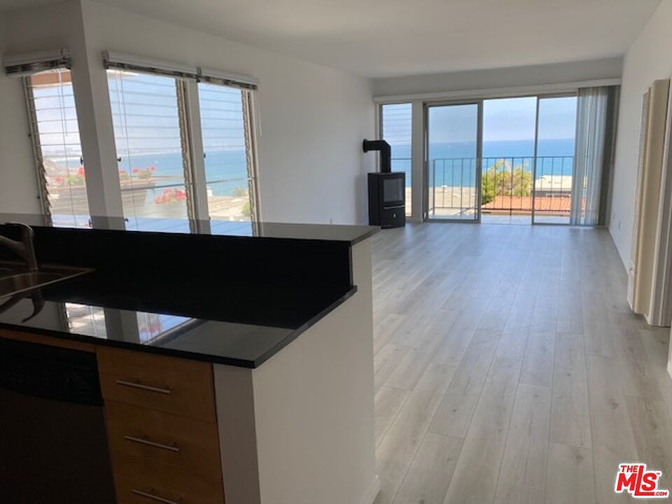 1st image of 18239 Coastline Dr