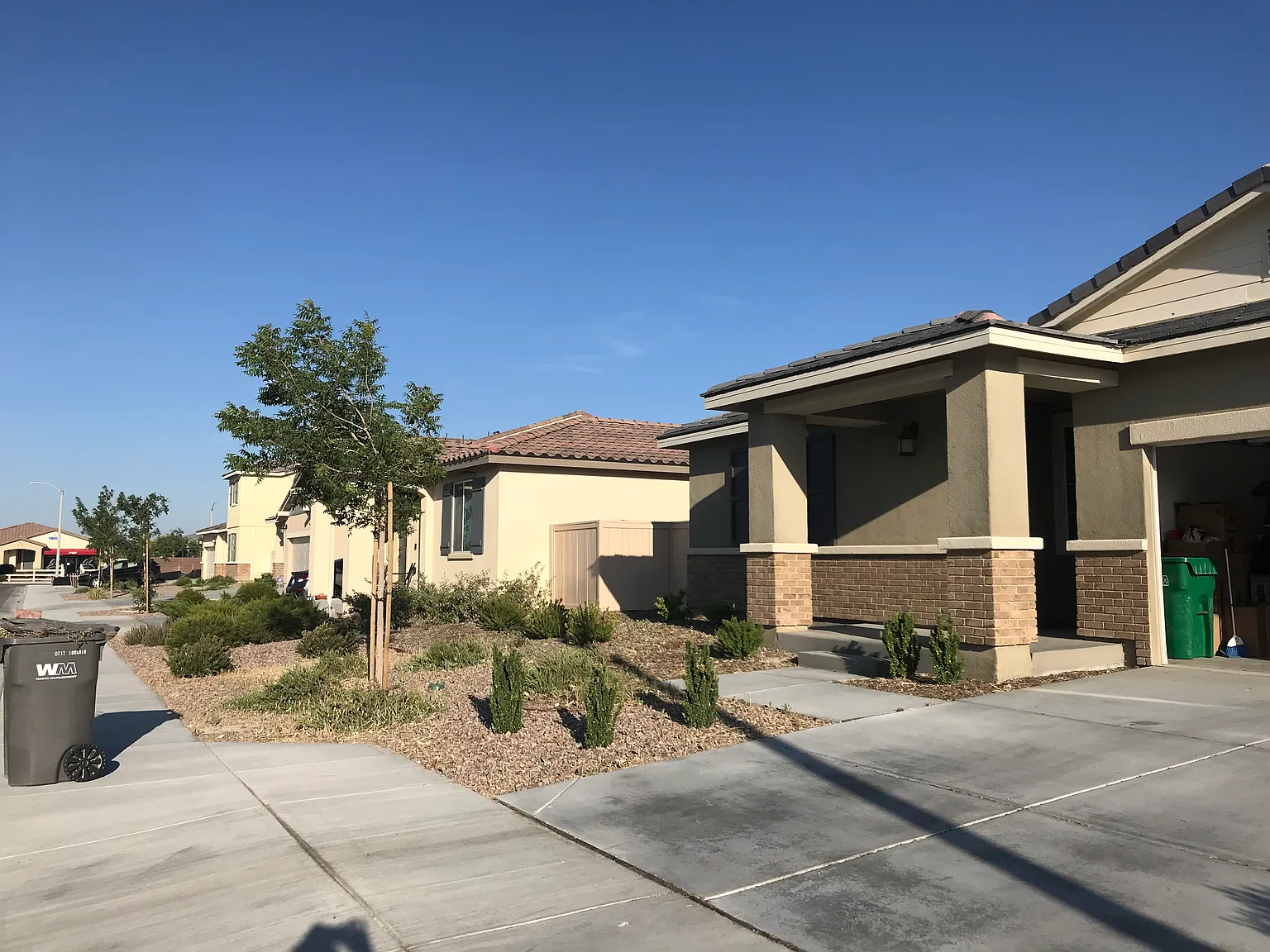 4 bed, 2469 sqft, $3,500 — Photo 2