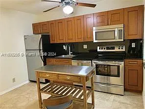 1470 N Dixie Hwy — Photo 4
