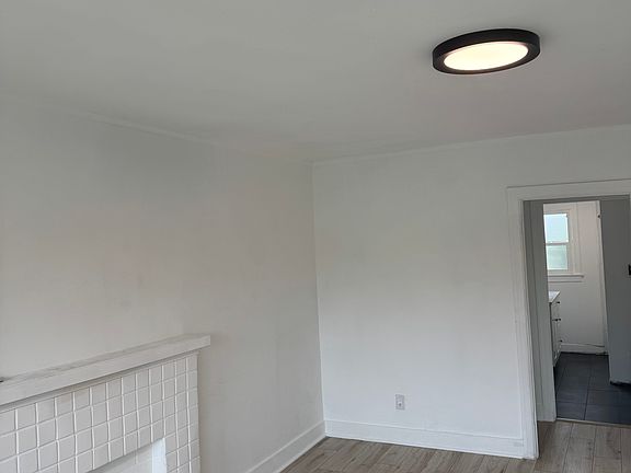 3rd image of 101 S Cordova St #C