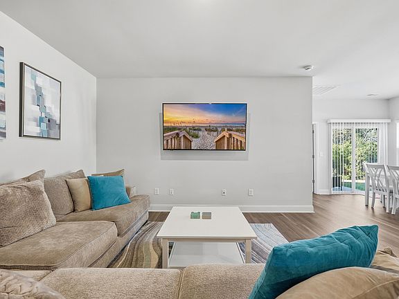 4th image of 487 Waterend Dr. #19