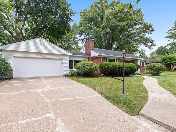 2nd image of 2033 Edgebrook Dr
