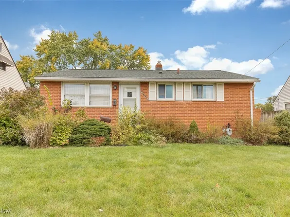 6330 Sandfield Dr, Brookpark, OH 44142