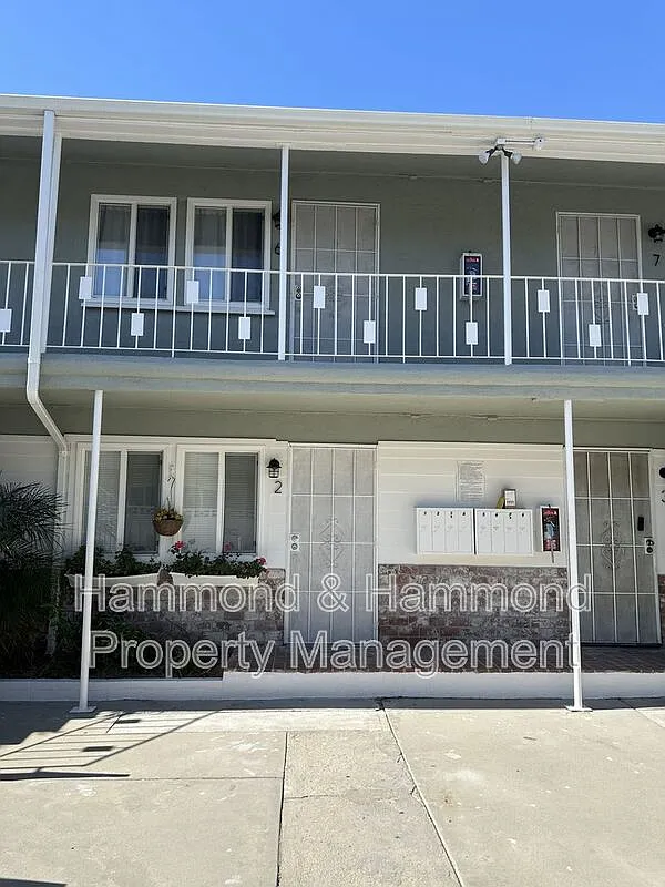 1 bed, 1.0 bath, $1,695 — Photo 1