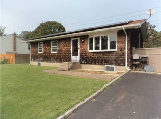 117 Rexmere Ave, Farmingville, NY 11738