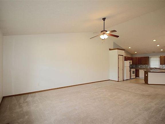 4th image of 119 Ashfield Ct