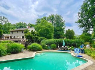 11002 Warwickshire Dr, Great Falls, VA 22066