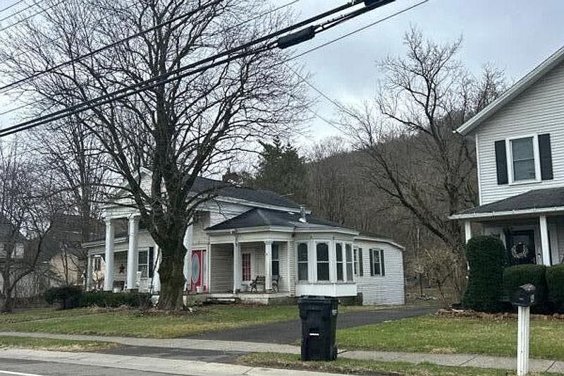 2nd image of 127 Main St