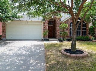 200 Goldenrain Tree Dr, Euless, TX 76039