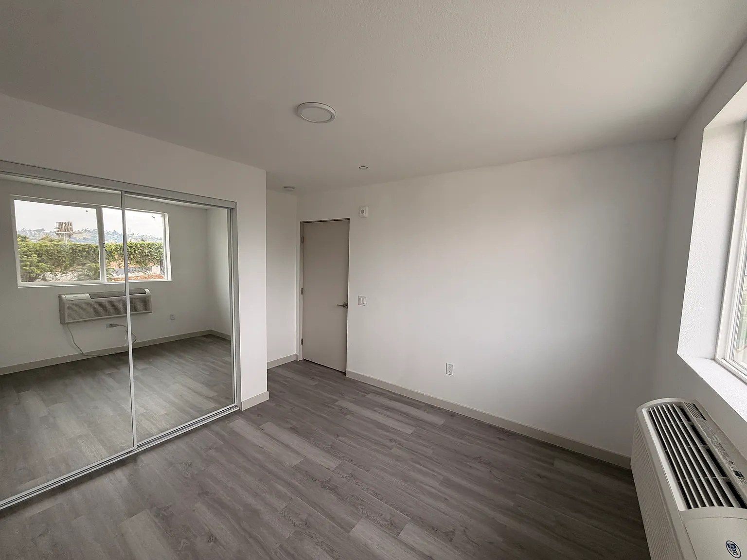 1 bed, $2,289 — Photo 3
