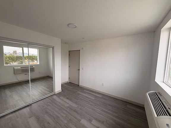 3rd image of 2403 Clyde Ave #1
