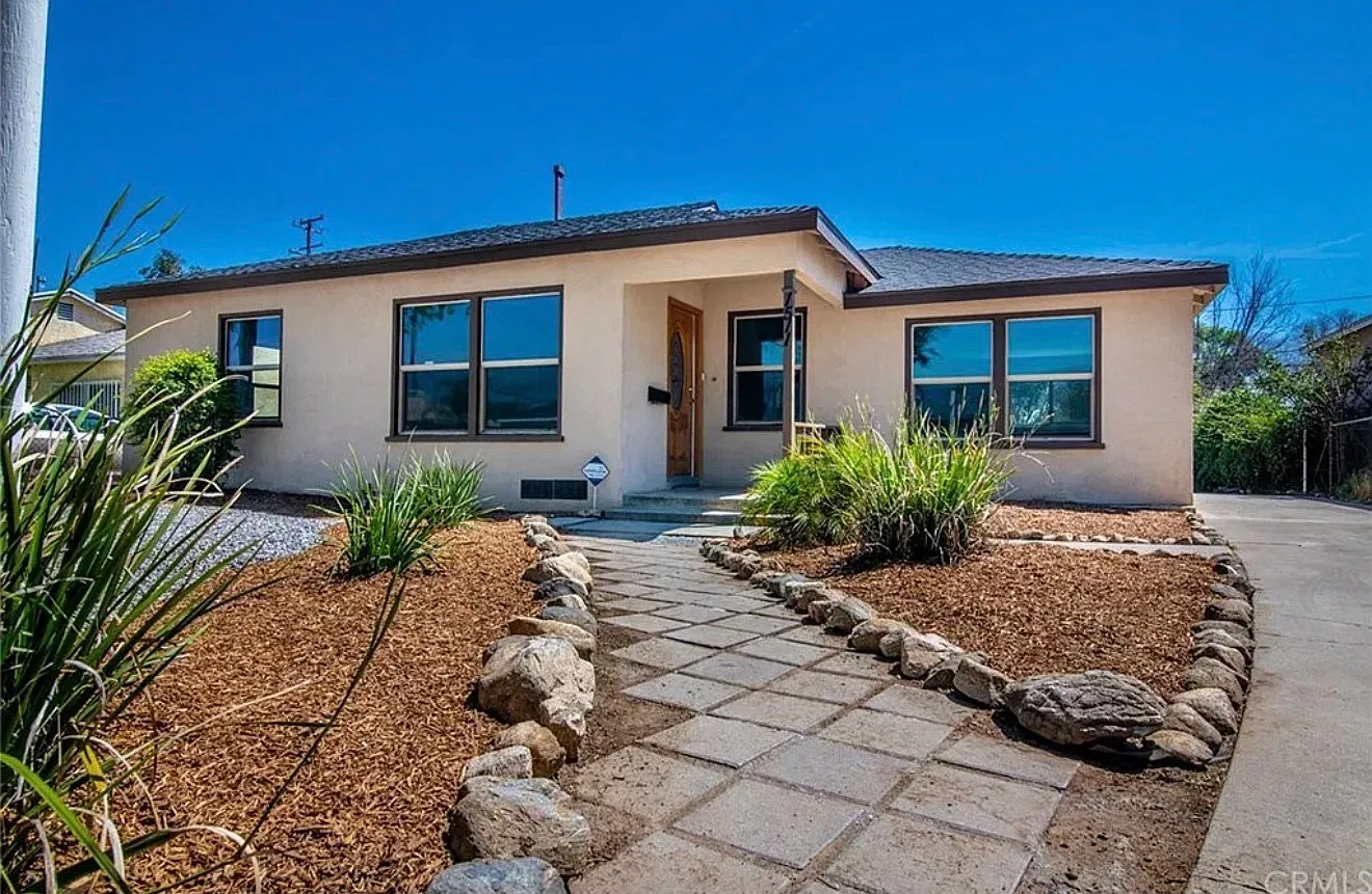 4 bed, 1239 sqft, $2,700 — Photo 1