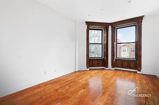 Rented by The Agency | media 3