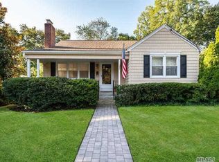 98 Godfrey Ave, Bayville, NY 11709