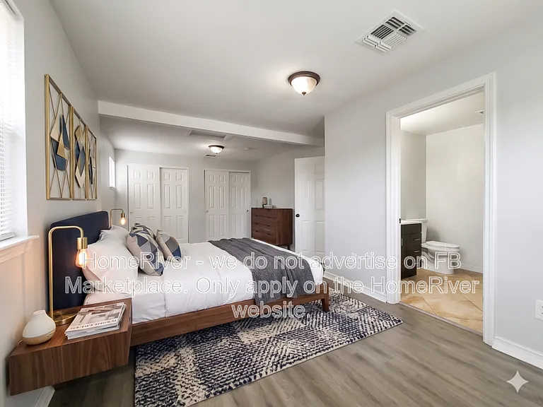 2221 E Beverly Ln — Photo 6