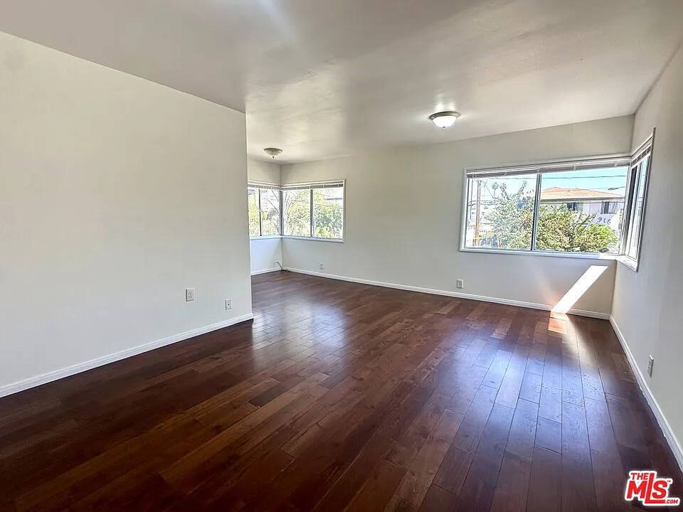 1 bed, 1.0 bath, 700 sqft, $1,895 — Photo 2