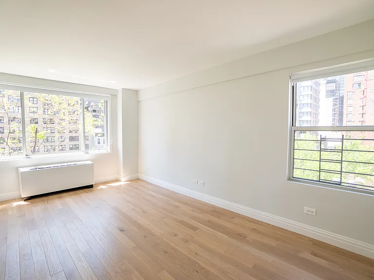 340 E 51st St #3C — Photo 5