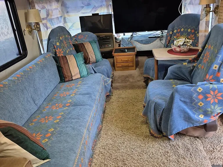 30ft RV Casita
Private unit , 1bd 1 sleep sofa, kitchennet, full bath.