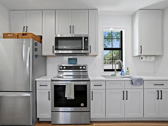 5th image of 1026 11th St N #1/2