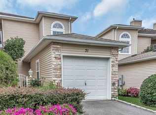 31 Windwatch Dr, Hauppauge, NY 11788