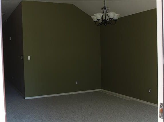 3rd image of 602 Everglade Dr