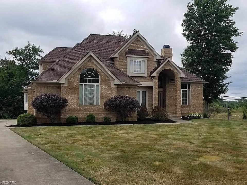 1st image of 900 Chinaberry Cir S