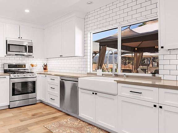 2nd image of 208 Camino Manzanas
