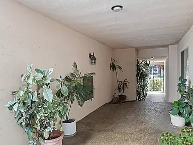 Building Photo - 1852 Kelton Ave #2