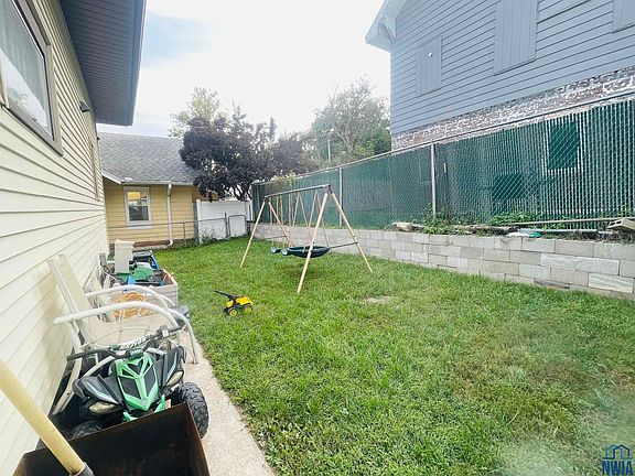 5th image of 2721 Court St