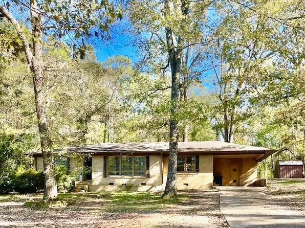 5209 Northwood Lake Dr E, Northport, AL 35473